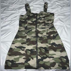 Camo Front Zip-Up H&M Divided Dress (Size 12)